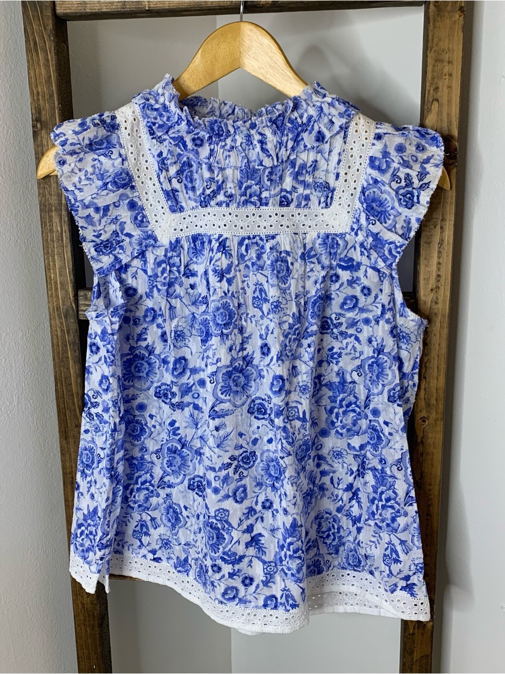 crown & ivy Blue and White Floral Eyelet Ruffle Tank Size S